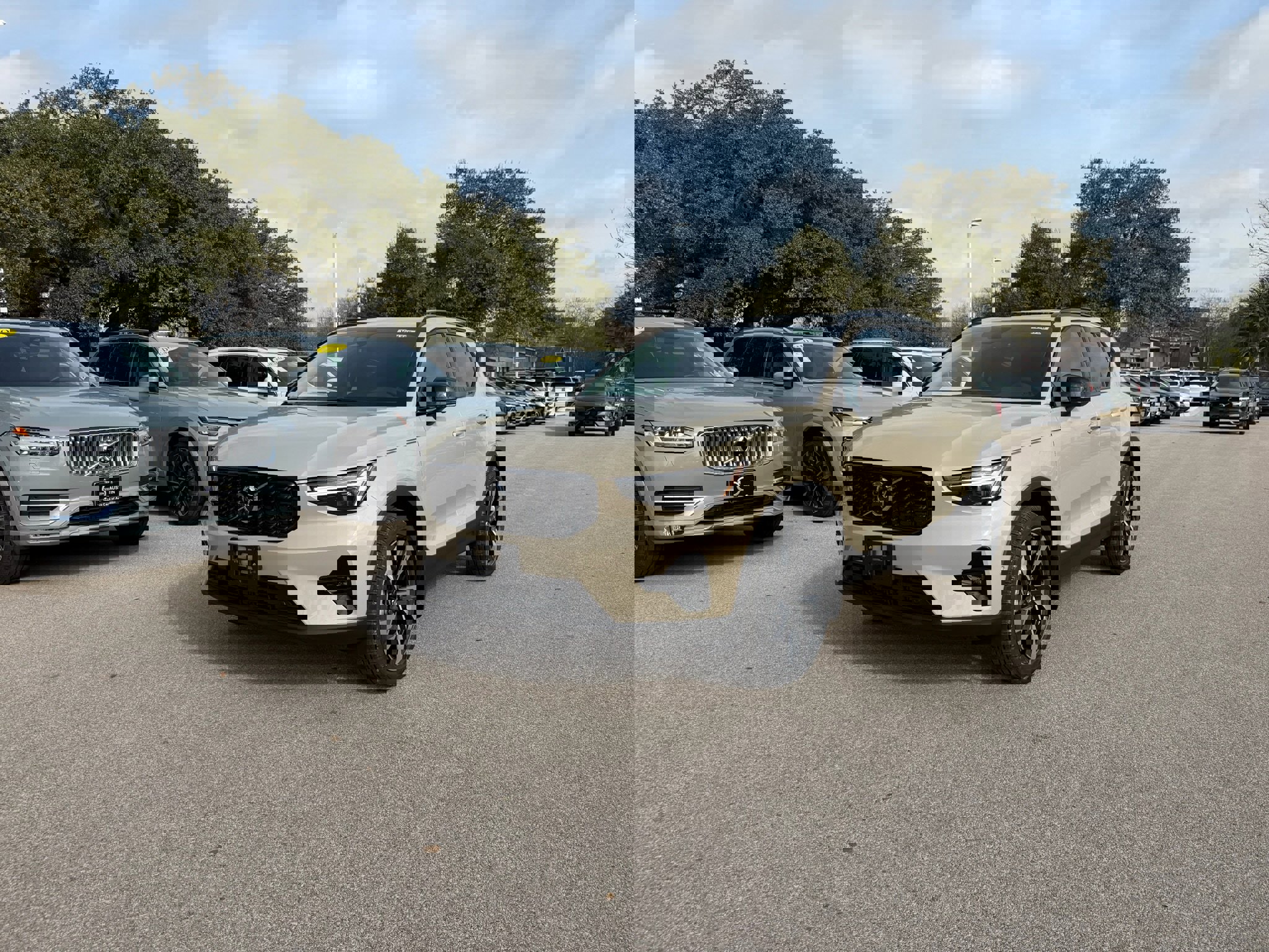 New 2026 Volvo XC40 B5 Plus w/ Climate Package image 2