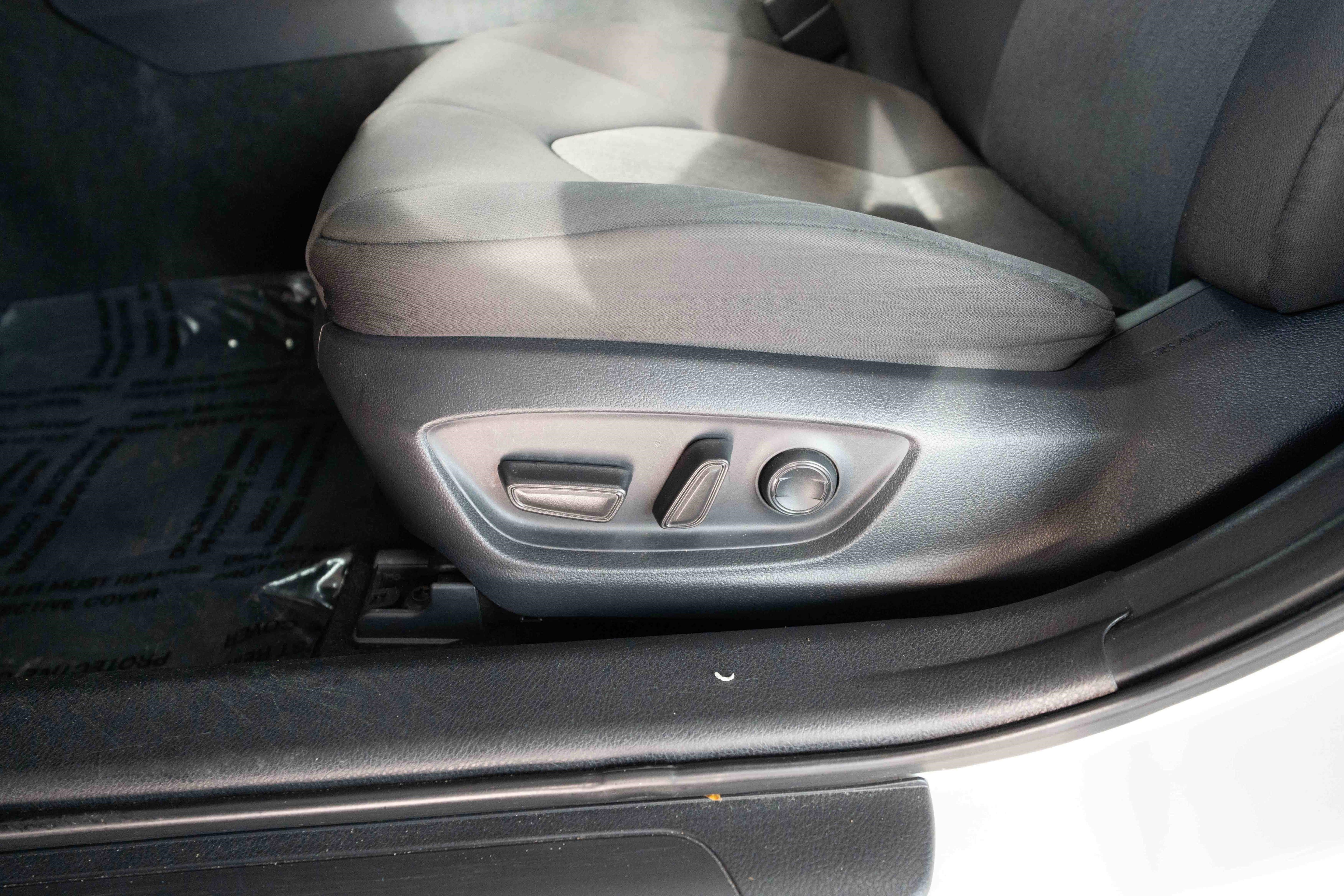 Used 2019 Toyota Camry LE image 12