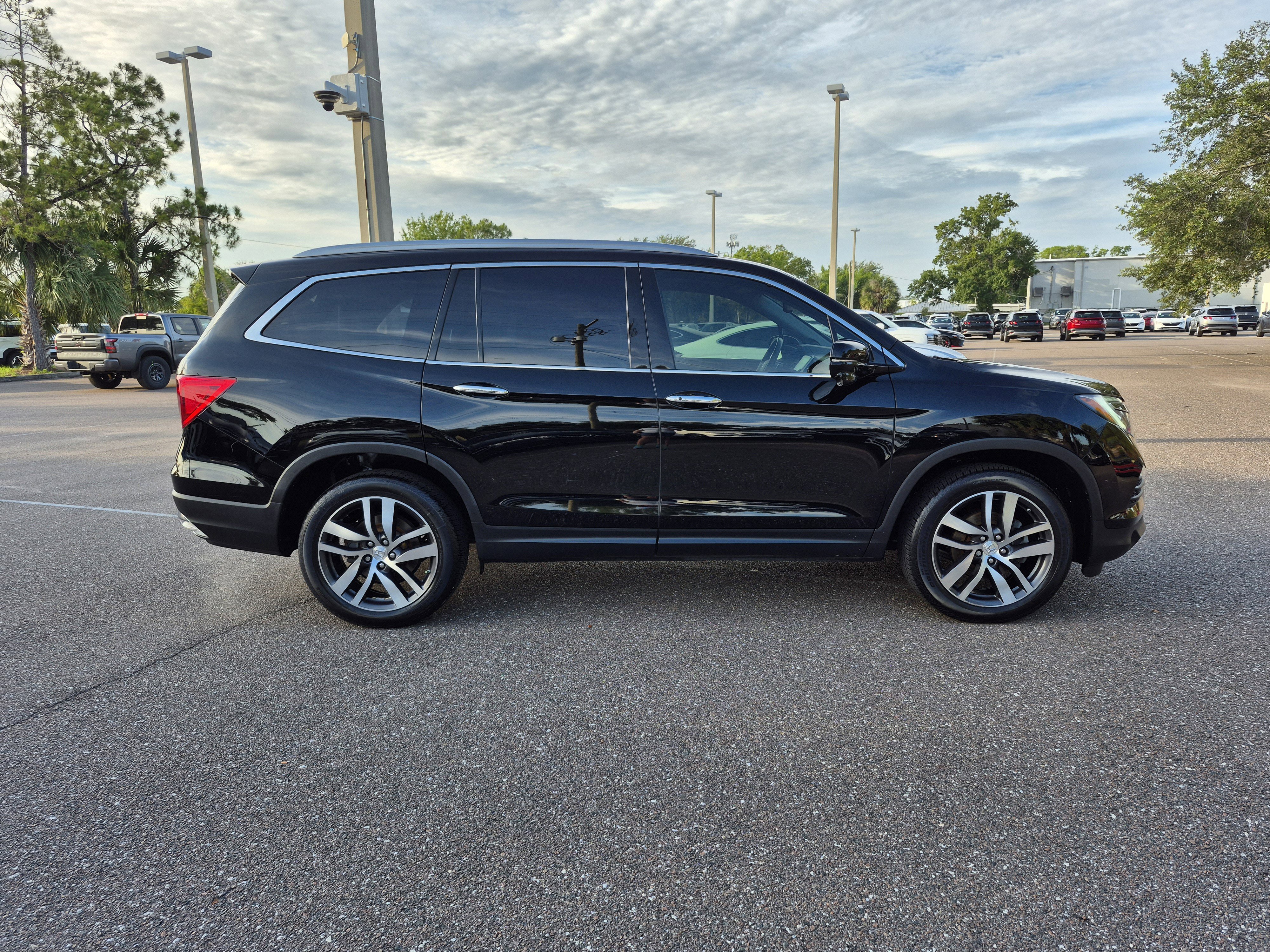 Used 2017 Honda Pilot Touring image 9