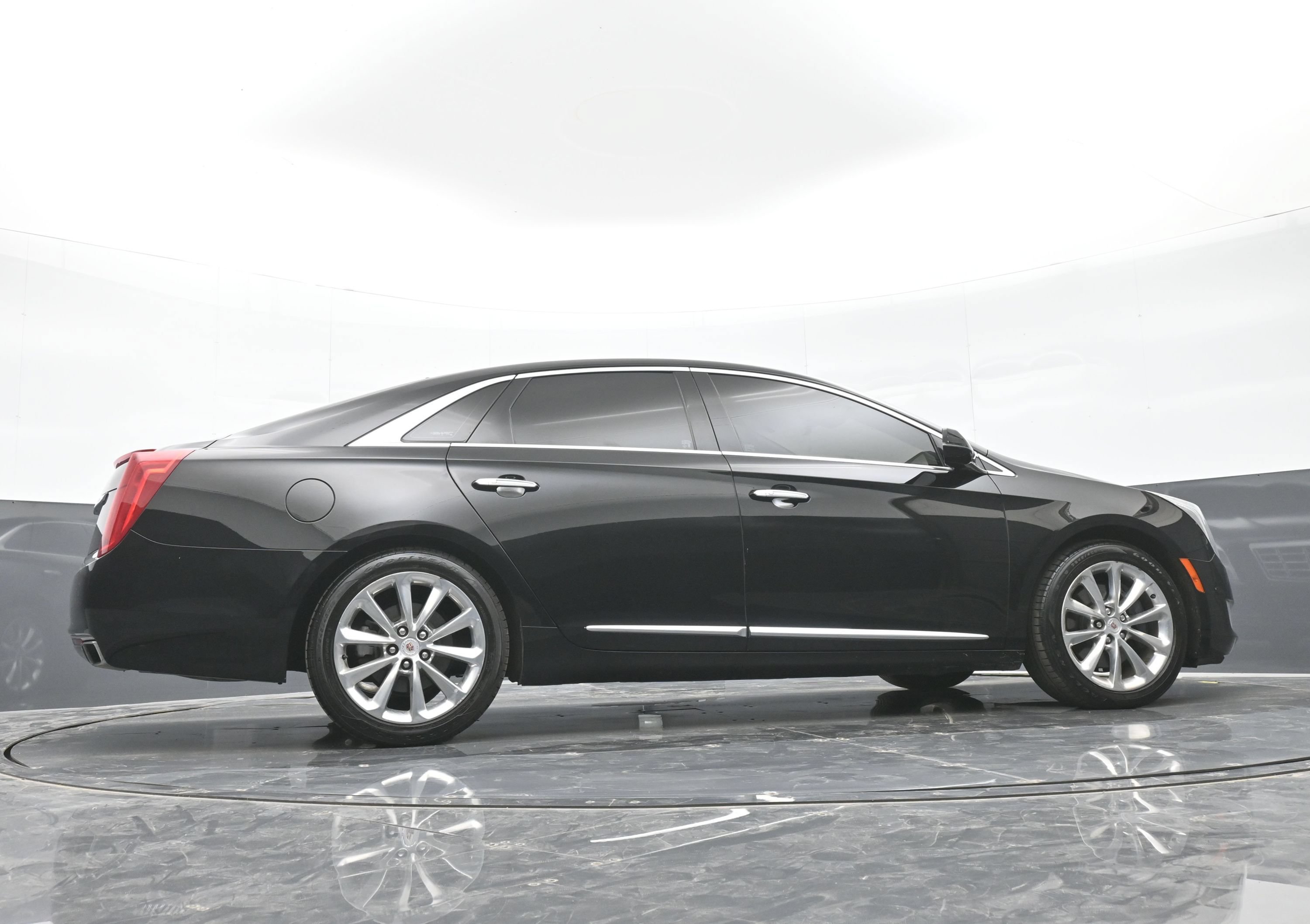 Used 2014 Cadillac XTS Luxury w/ Driver Awareness Package FWD image 39
