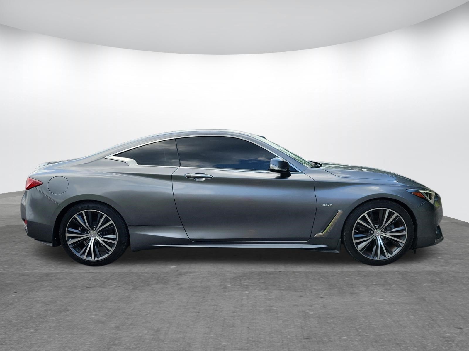 Used 2018 INFINITI Q60 3.0t Luxe RWD image 2