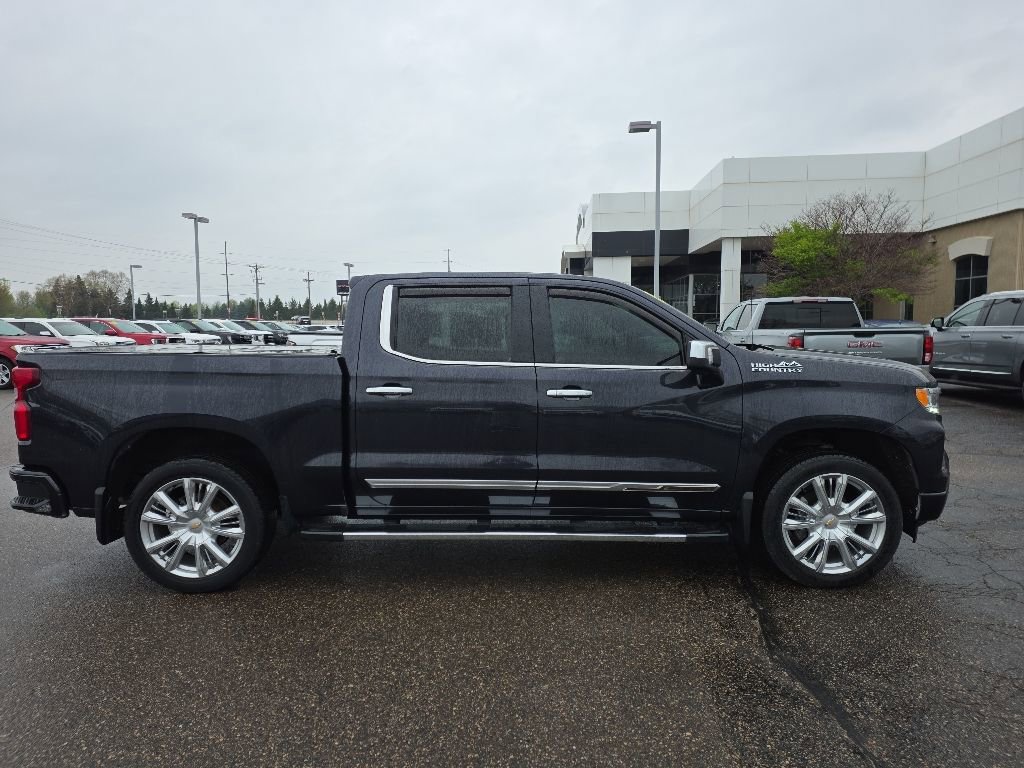 Used 2022 Chevrolet Silverado 1500 High Country w/ High Country Premium Package AWD/4WD image 2