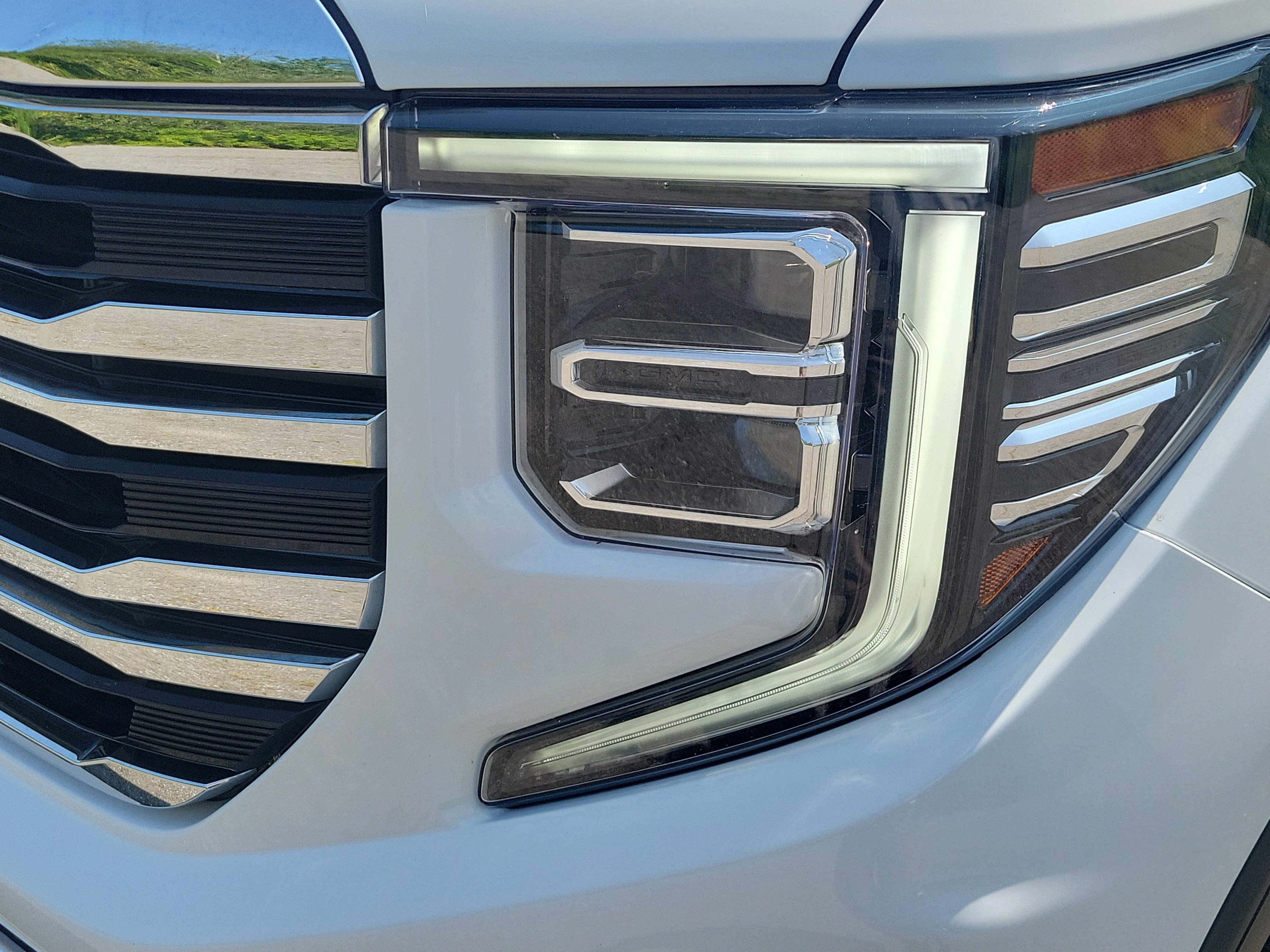 Used 2022 GMC Sierra 1500 SLT w/ SLT Premium Plus Package AWD/4WD image 9