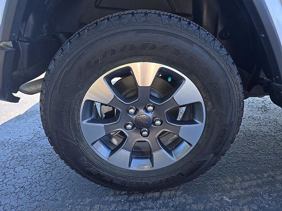 Used 2022 Jeep Wrangler Unlimited Sahara w/ Dual Top Group image 38