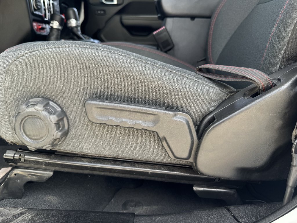 Used 2024 Jeep Wrangler Unlimited Rubicon AWD/4WD image 23