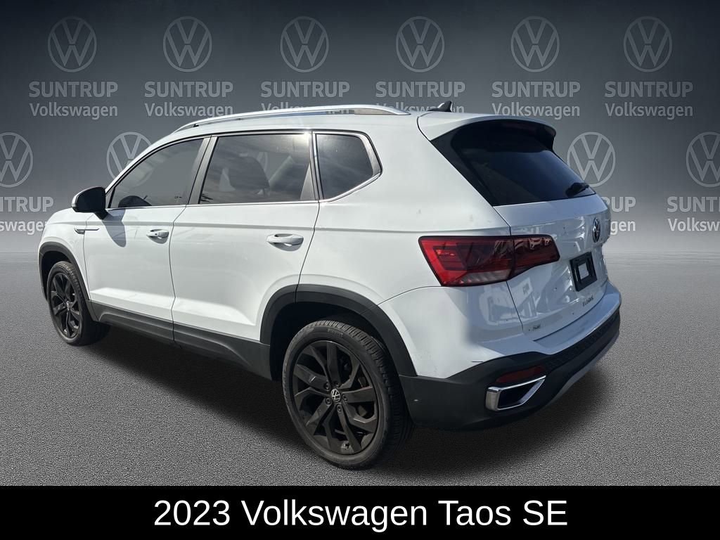 Used 2023 Volkswagen Taos SE w/ Black Wheel Package video 3