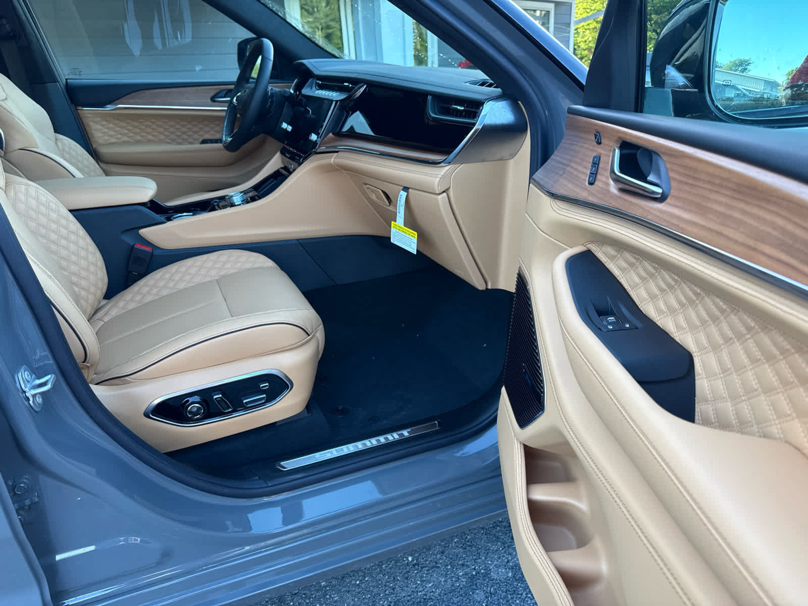 New 2027 Jeep Grand Cherokee L Summit AWD/4WD image 14
