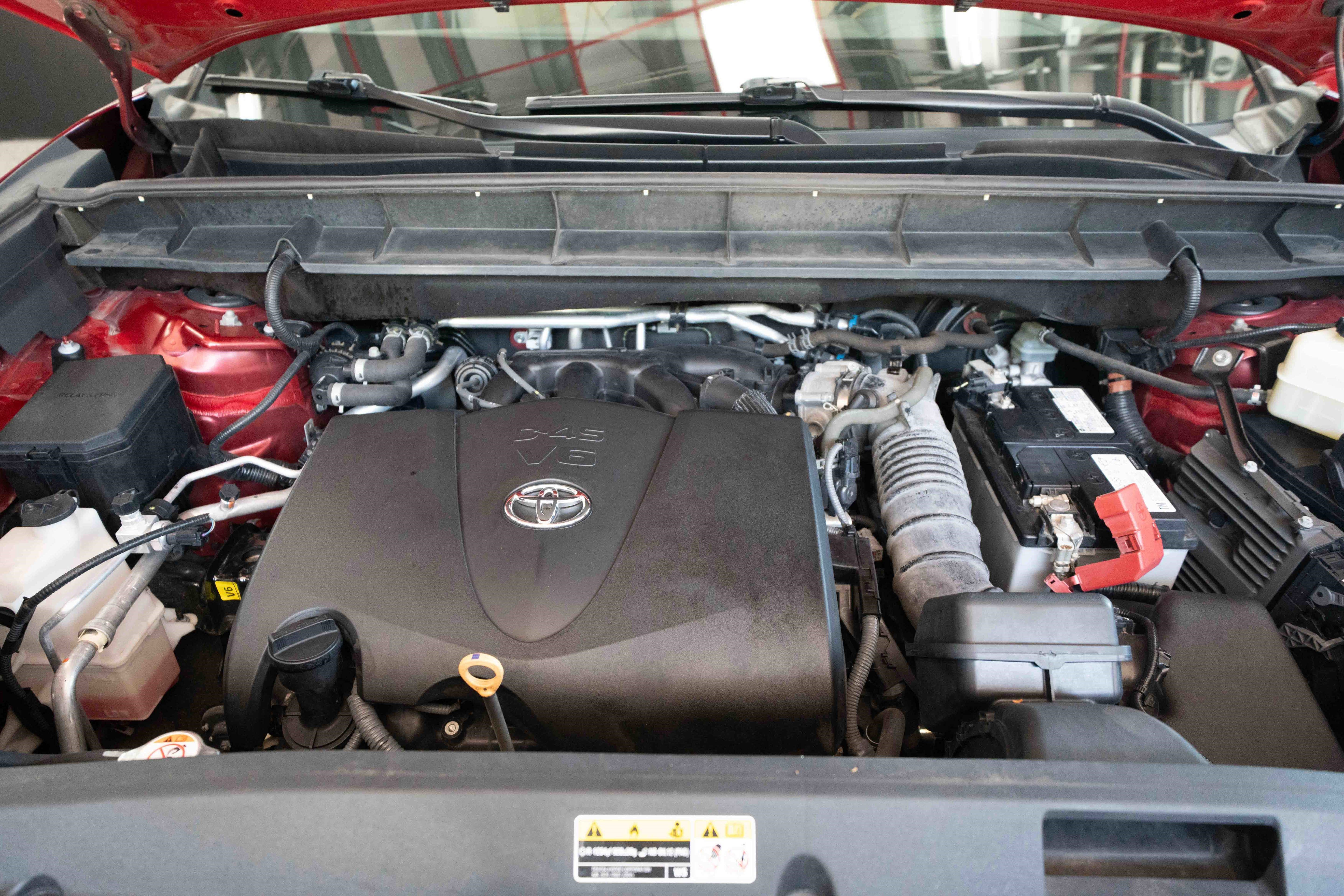 Used 2021 Toyota Highlander XLE AWD/4WD image 32