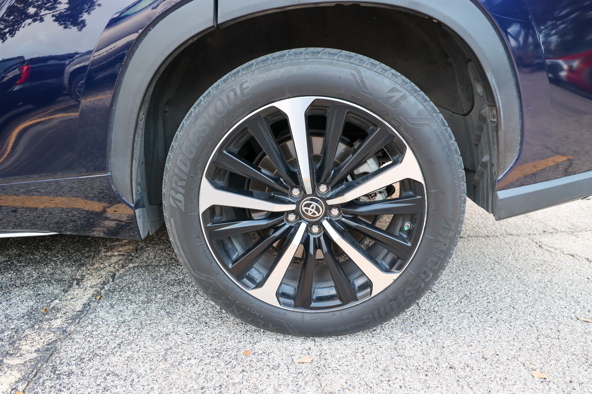 Used 2022 Toyota Highlander XSE FWD image 12