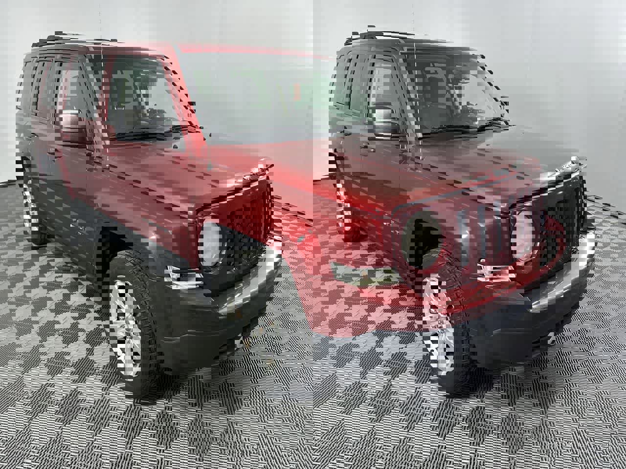 Used 2014 Jeep Patriot Latitude image 2