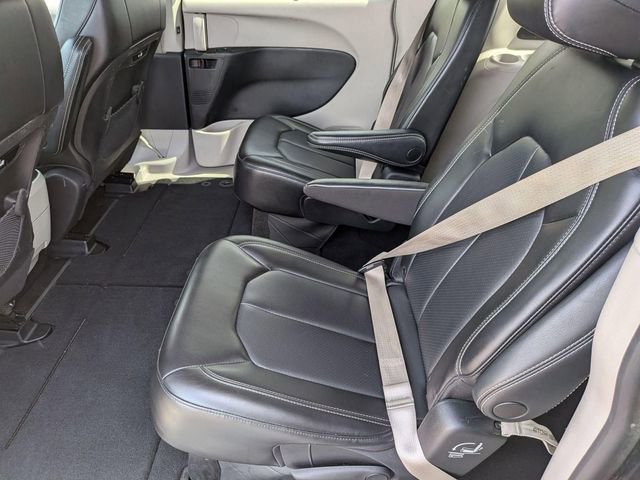 Used 2023 Chrysler Pacifica Touring-L FWD image 25