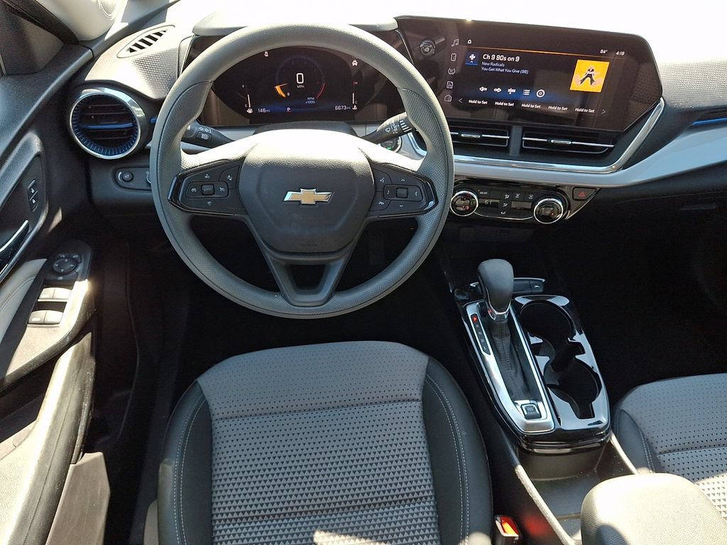 Used 2024 Chevrolet Trax LT FWD image 11