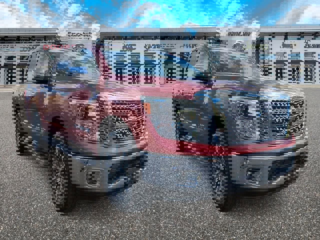 Used 2018 Nissan Titan SL image 2