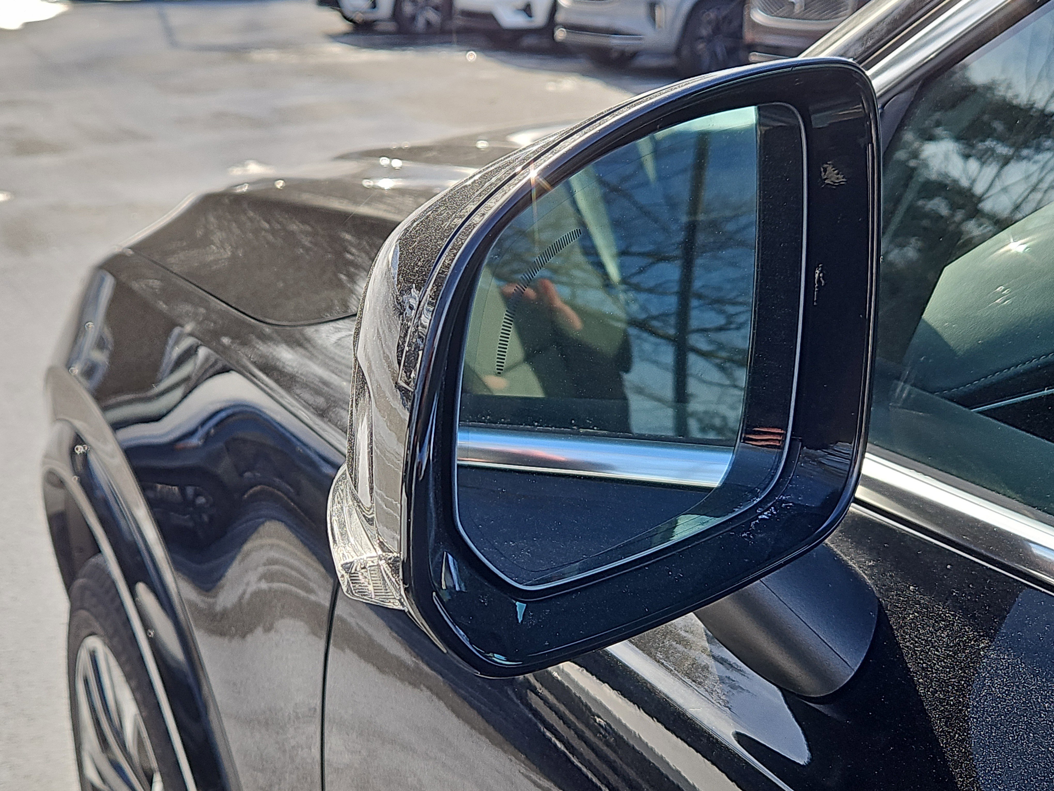 New 2026 Volvo XC90 B6 Plus w/ Protection Package Premier image 15