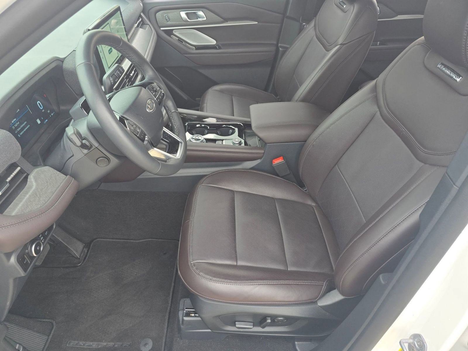 Used 2025 Ford Explorer Platinum image 4