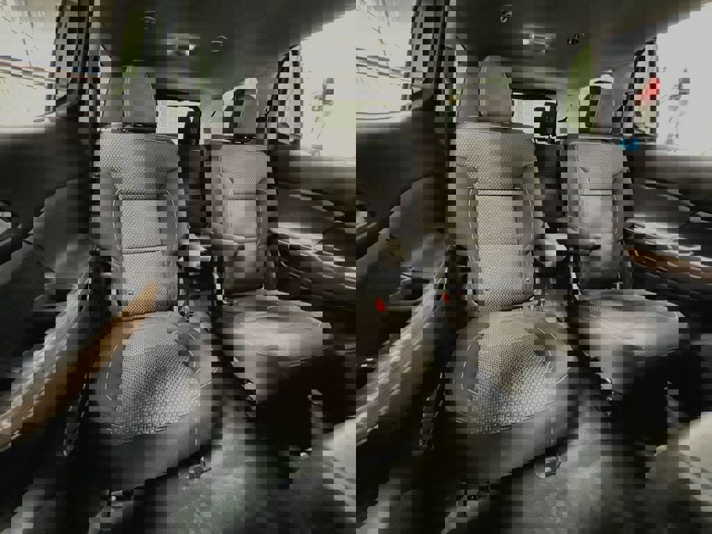 Used 2023 GMC Acadia SLE w/ Driver Convenience Package image 23