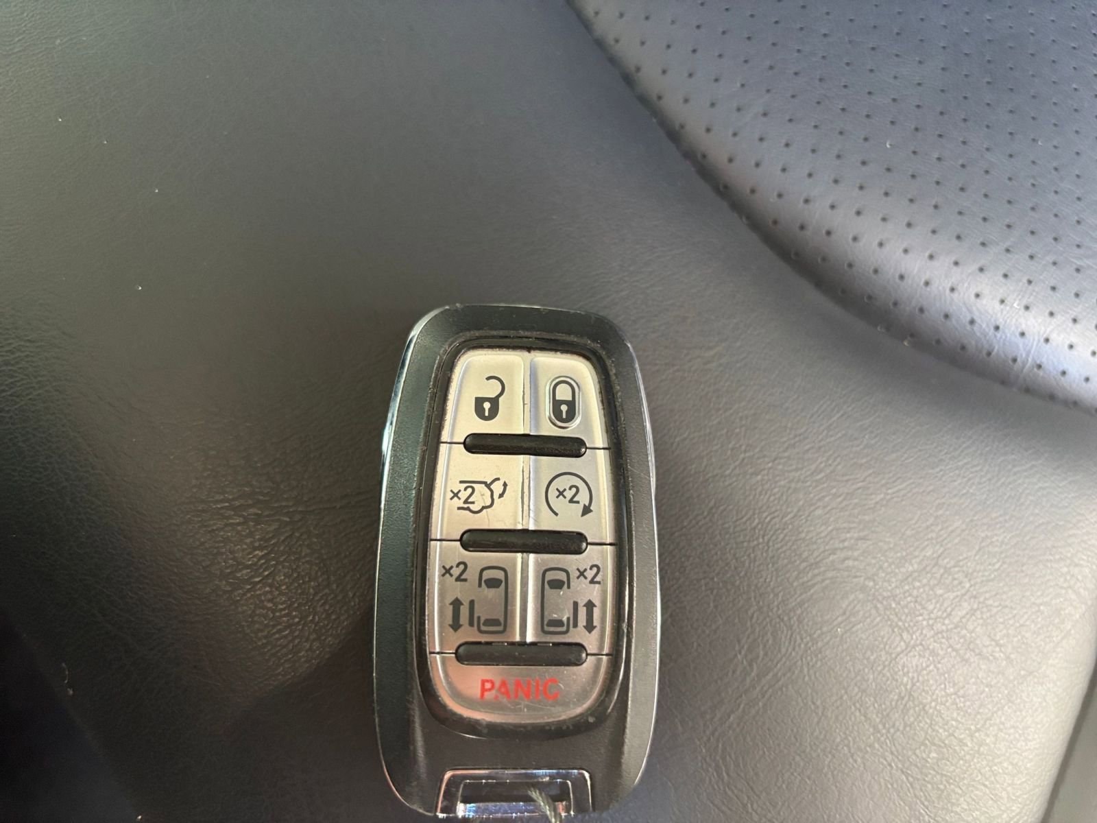 Used 2023 Chrysler Pacifica Touring-L FWD image 22