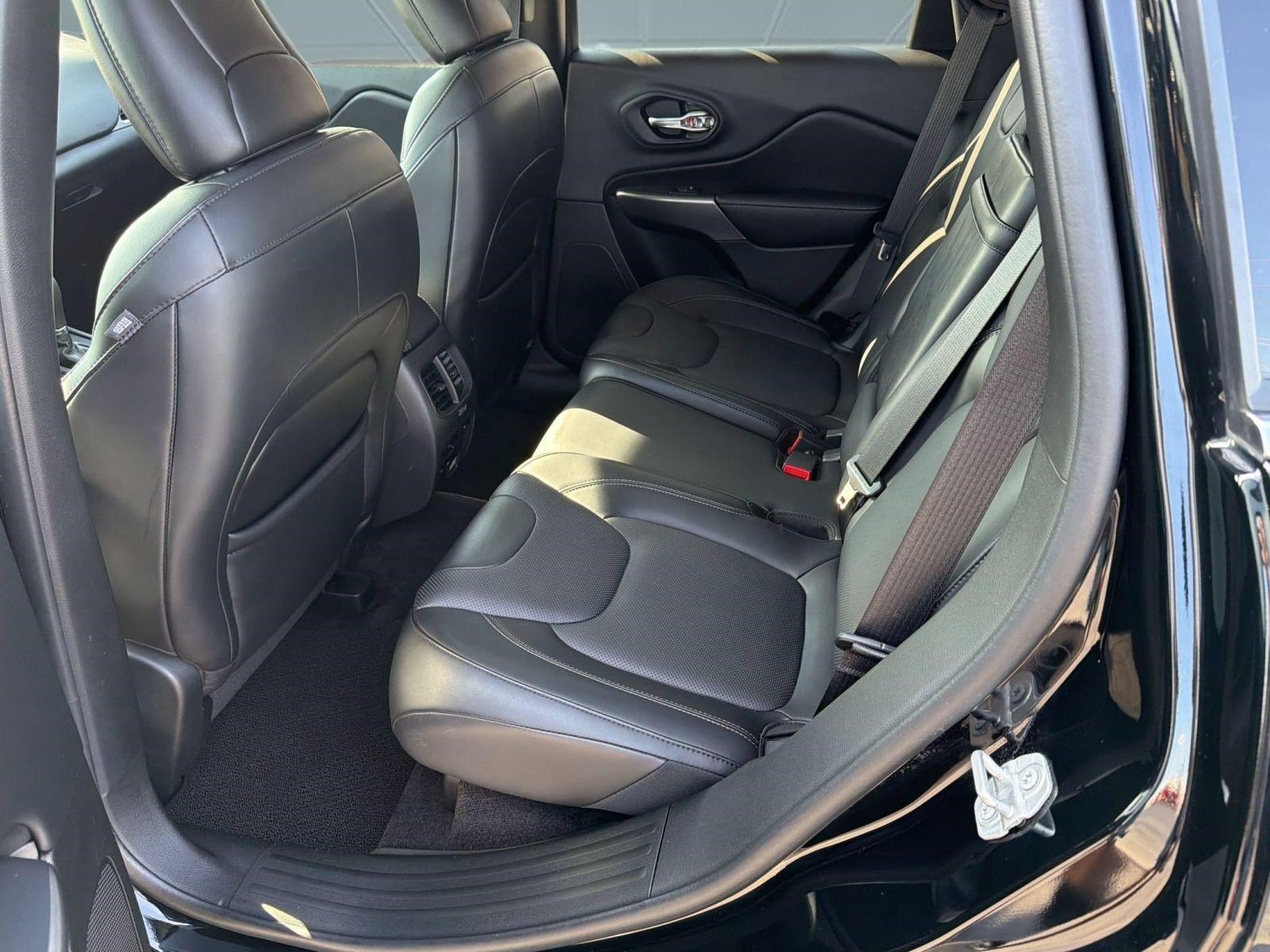Used 2019 Jeep Cherokee Overland w/ Heavy Duty Protection Group AWD/4WD image 25