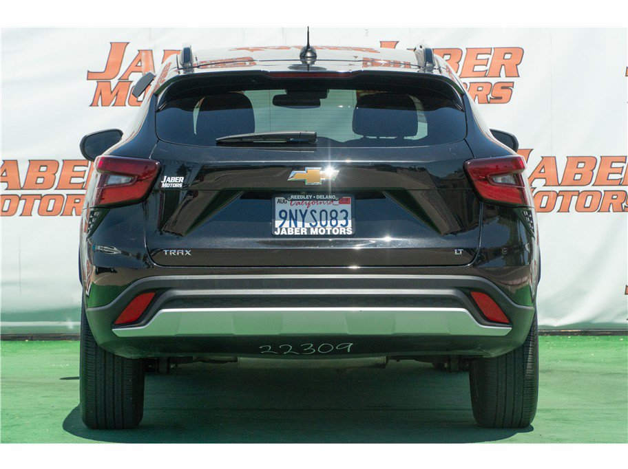 Used 2024 Chevrolet Trax LT FWD image 3