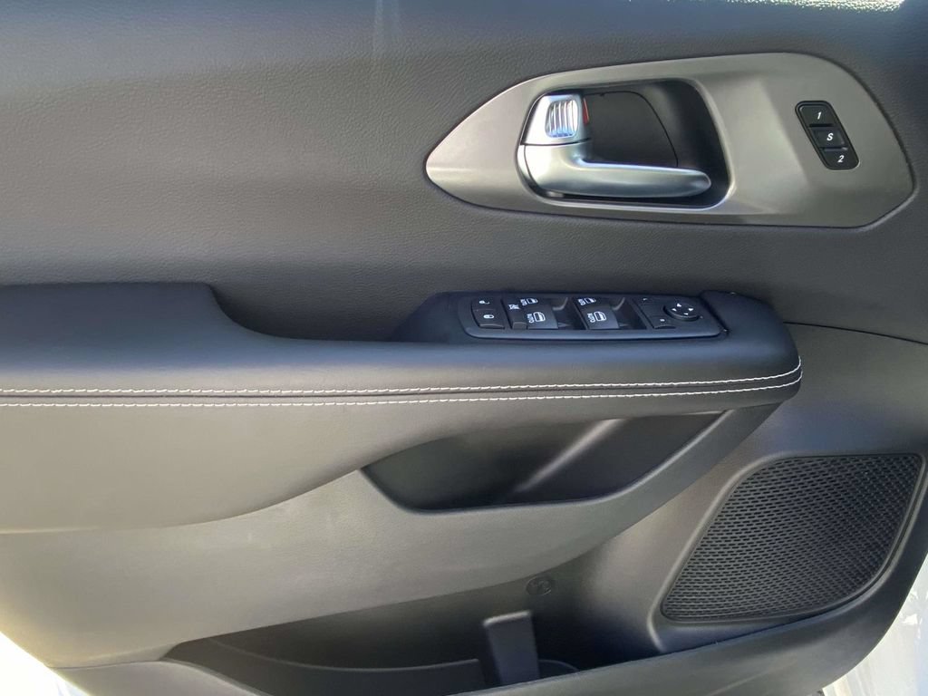 New 2026 Chrysler Pacifica Select w/ S Appearance Package FWD image 44