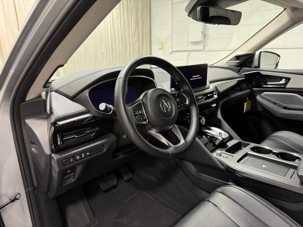 Used 2025 Acura MDX SH-AWD w/ Technology Package image 10