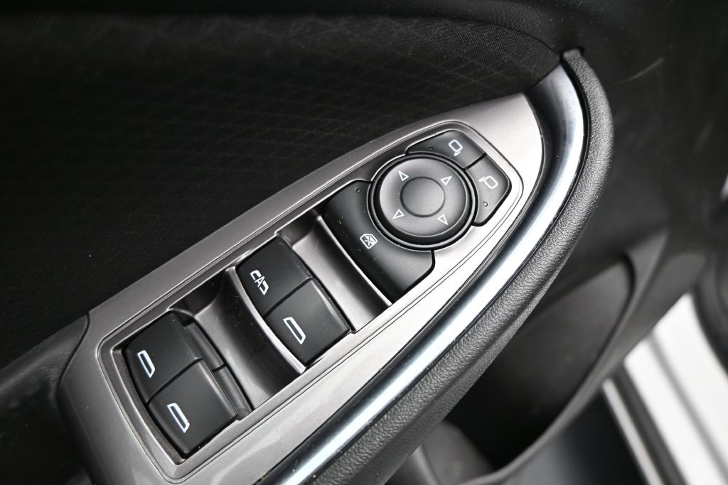 Used 2018 Chevrolet Malibu LT FWD image 11