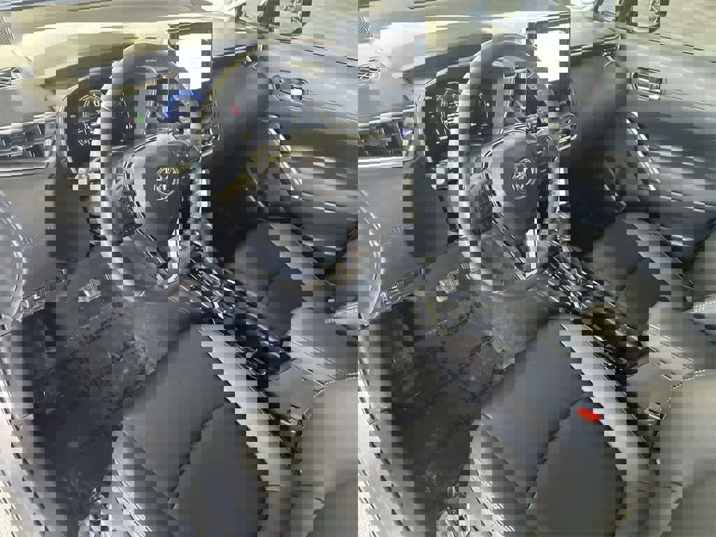 Used 2024 Toyota Corolla Cross XLE w/ Convenience Package image 13