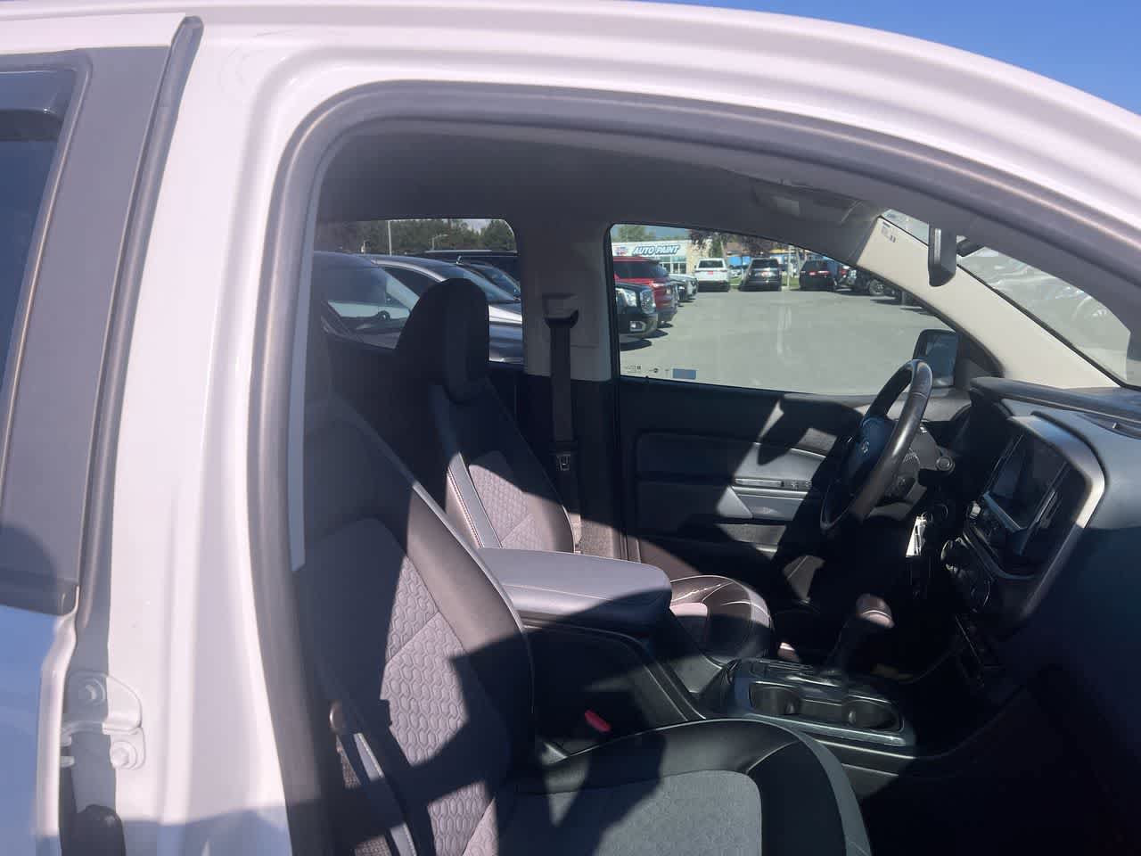 Used 2017 Chevrolet Colorado Z71 AWD/4WD image 28