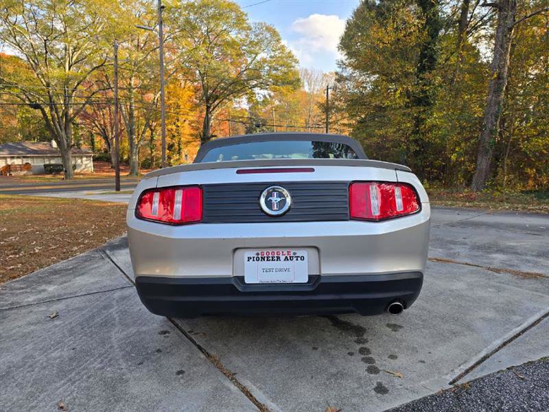 Used 2010 Ford Mustang Convertible image 39