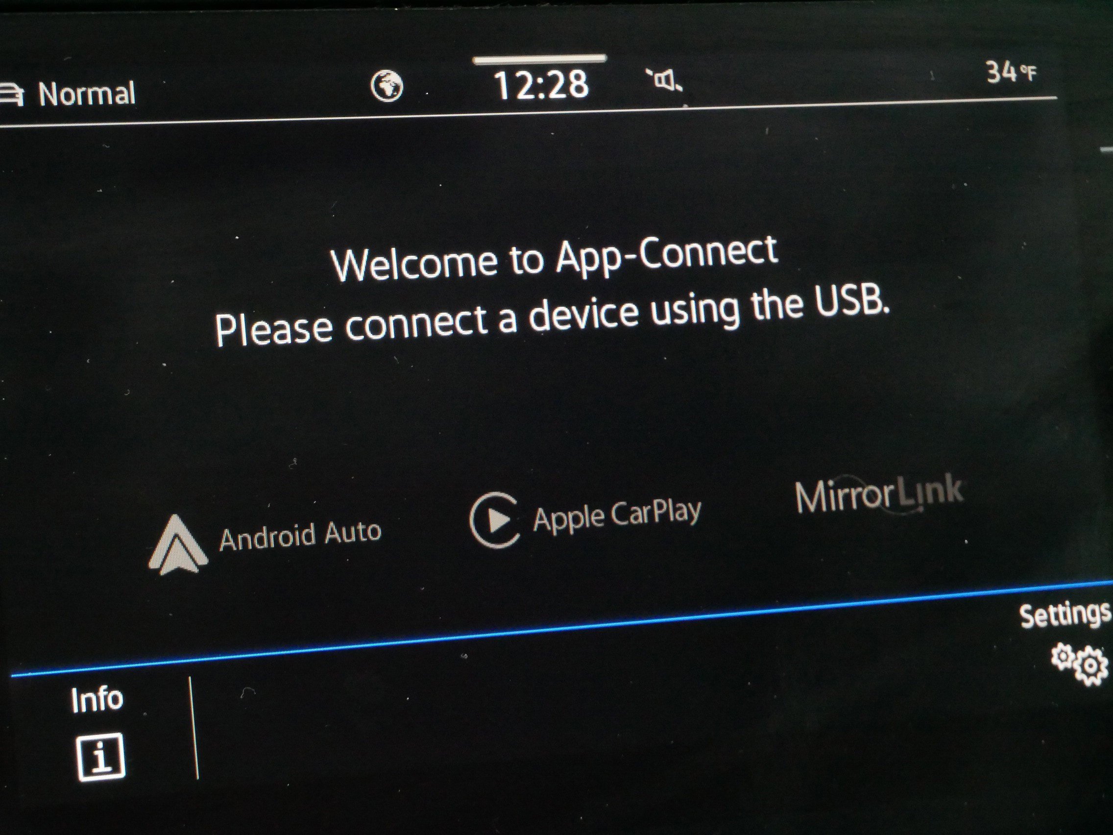 Certified 2022 Volkswagen Tiguan SE w/ Panoramic Sunroof Package image 31