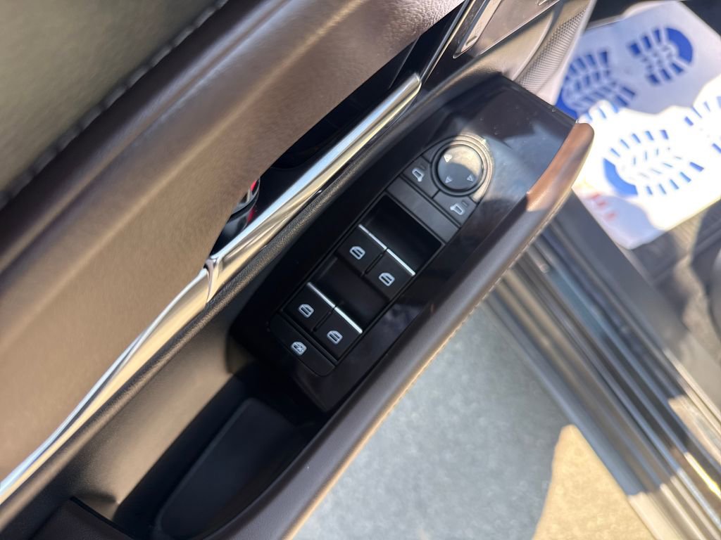 Used 2024 MAZDA CX-30 AWD 2.5 S w/ Premium Package image 11