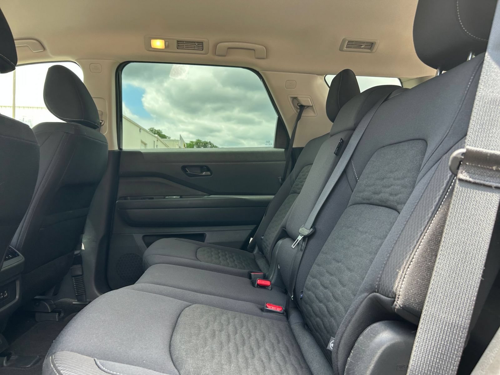 Used 2025 Nissan Pathfinder SV FWD image 22
