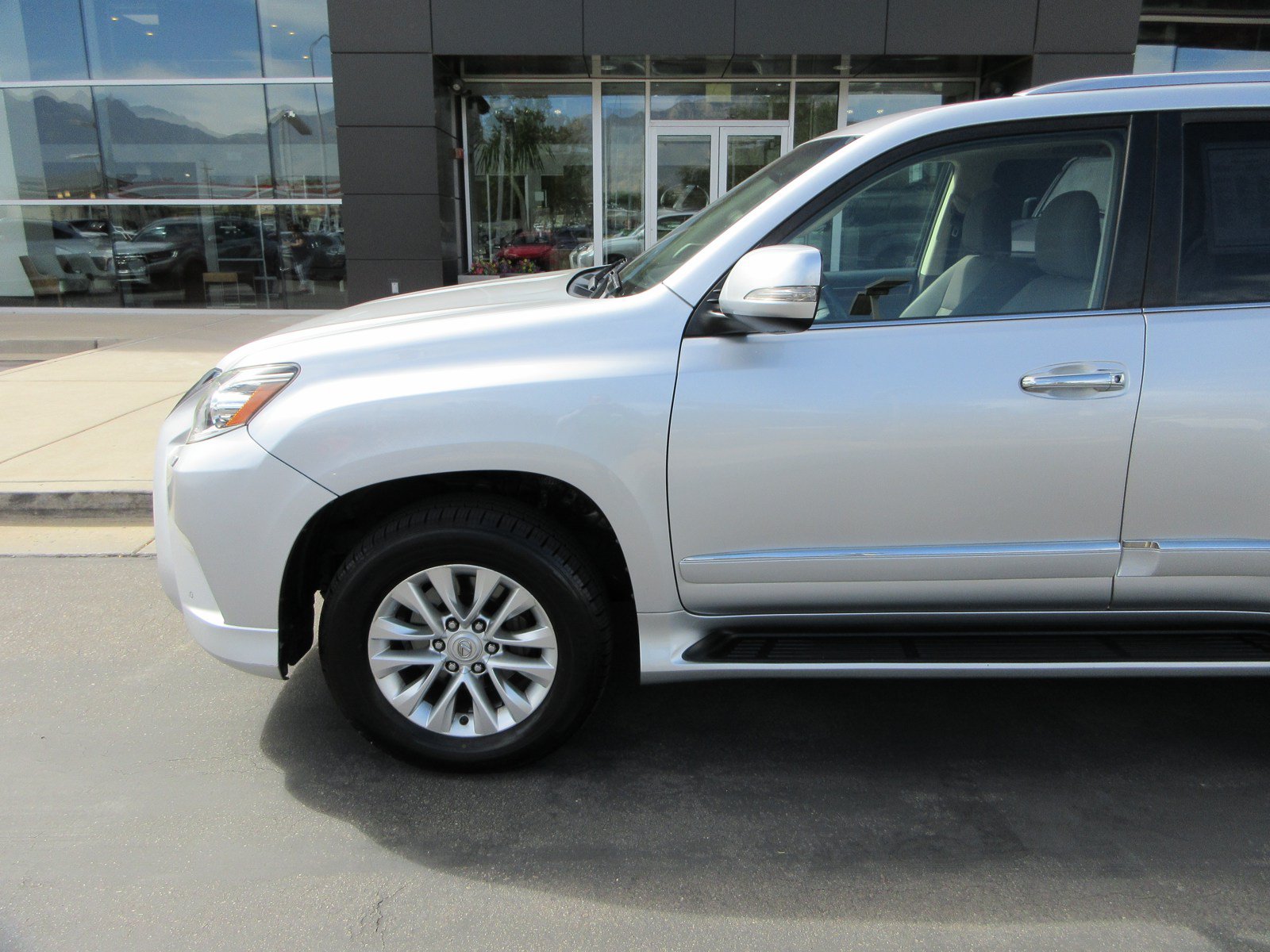 Used 2019 Lexus GX 460 Premium AWD/4WD image 2