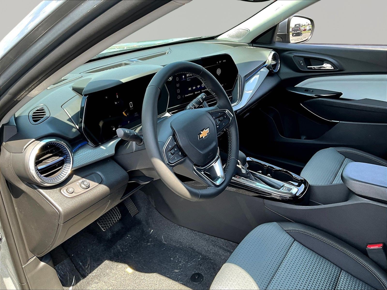 New 2026 Chevrolet Trax LT w/ Sunroof Package FWD image 16