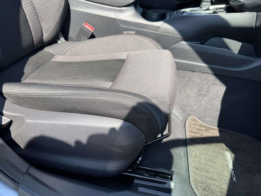 Certified 2025 Subaru Outback Premium AWD/4WD image 11