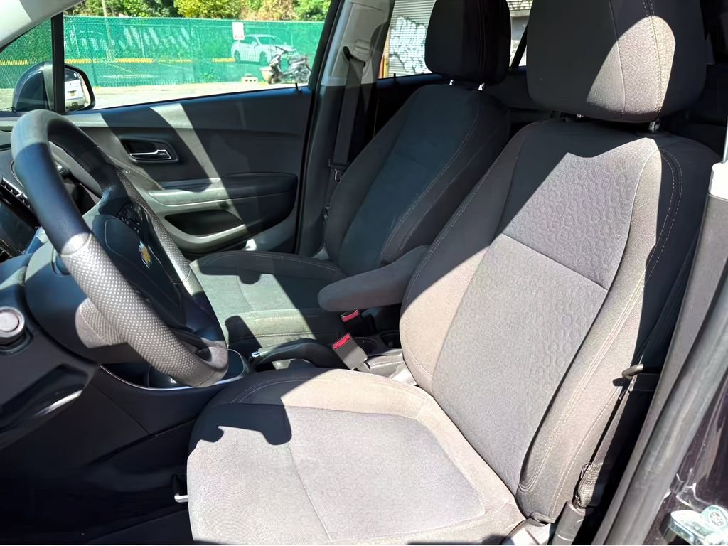 Used 2021 Chevrolet Trax LS w/ Tint and Cruise Package image 9