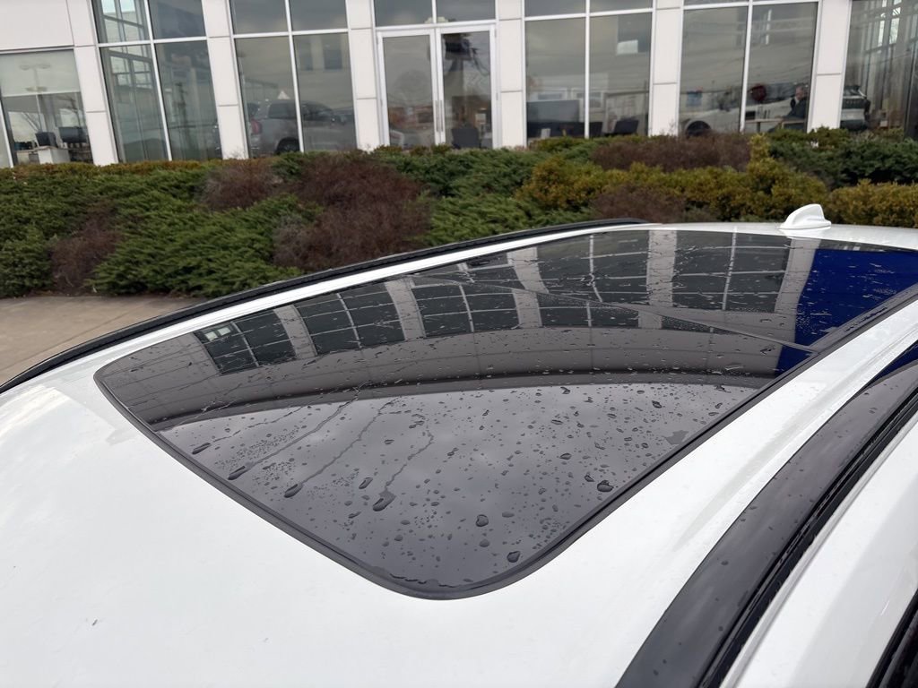 Certified 2024 Volvo XC60 T8 Ultimate w/ Protection Package Premier image 10