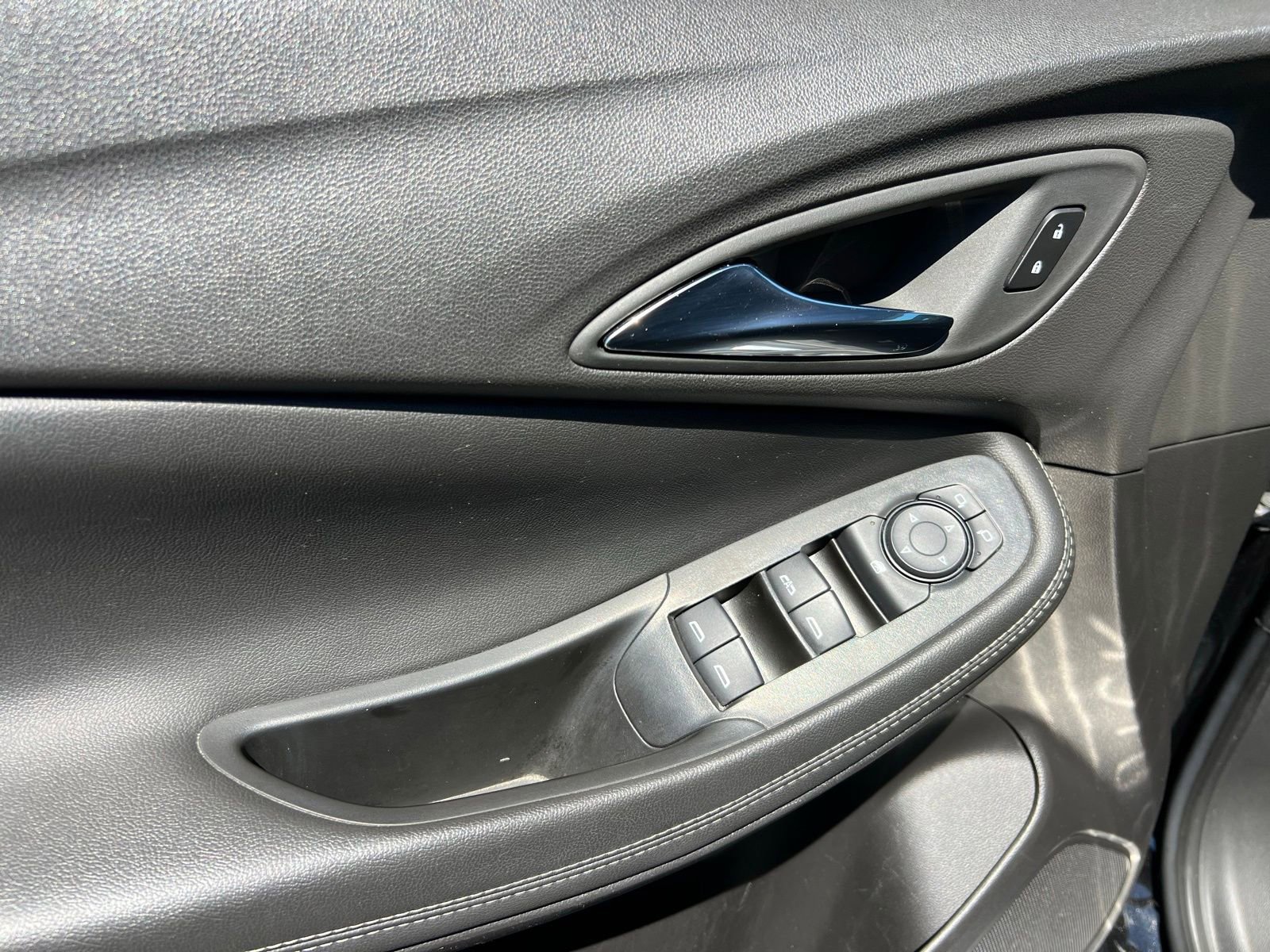 Used 2023 Buick Encore GX Select image 21