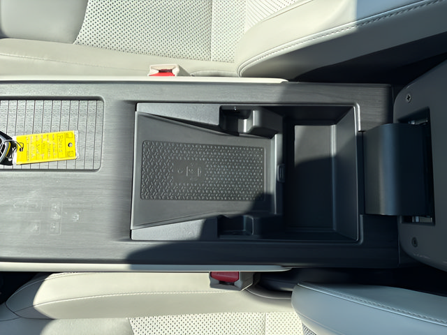 Certified 2023 Nissan Ariya FWD image 28
