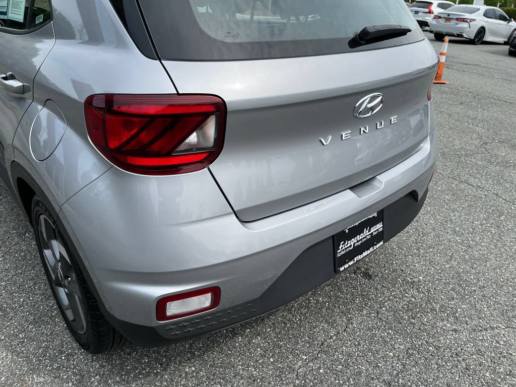 Used 2025 Hyundai Venue SEL FWD image 40