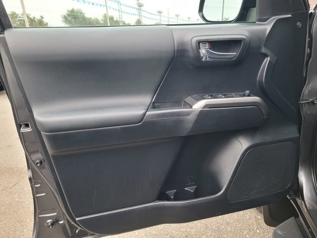 Used 2019 Toyota Tacoma TRD Off-Road w/ Technology Package image 16