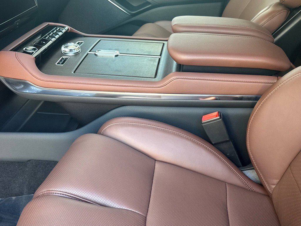 New 2025 Lincoln Navigator Reserve image 28