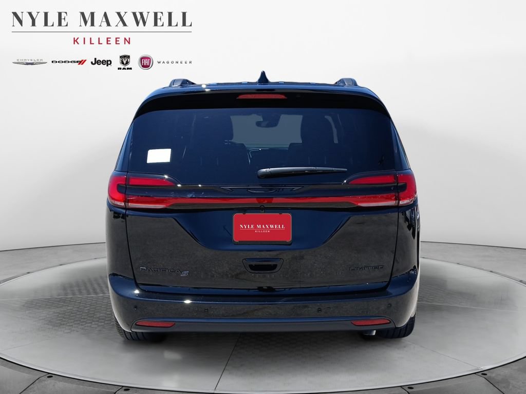 New 2027 Chrysler Pacifica Limited FWD image 15
