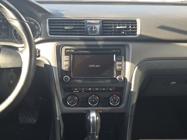 Used 2015 Volkswagen Passat 1.8T Limited Edition image 7