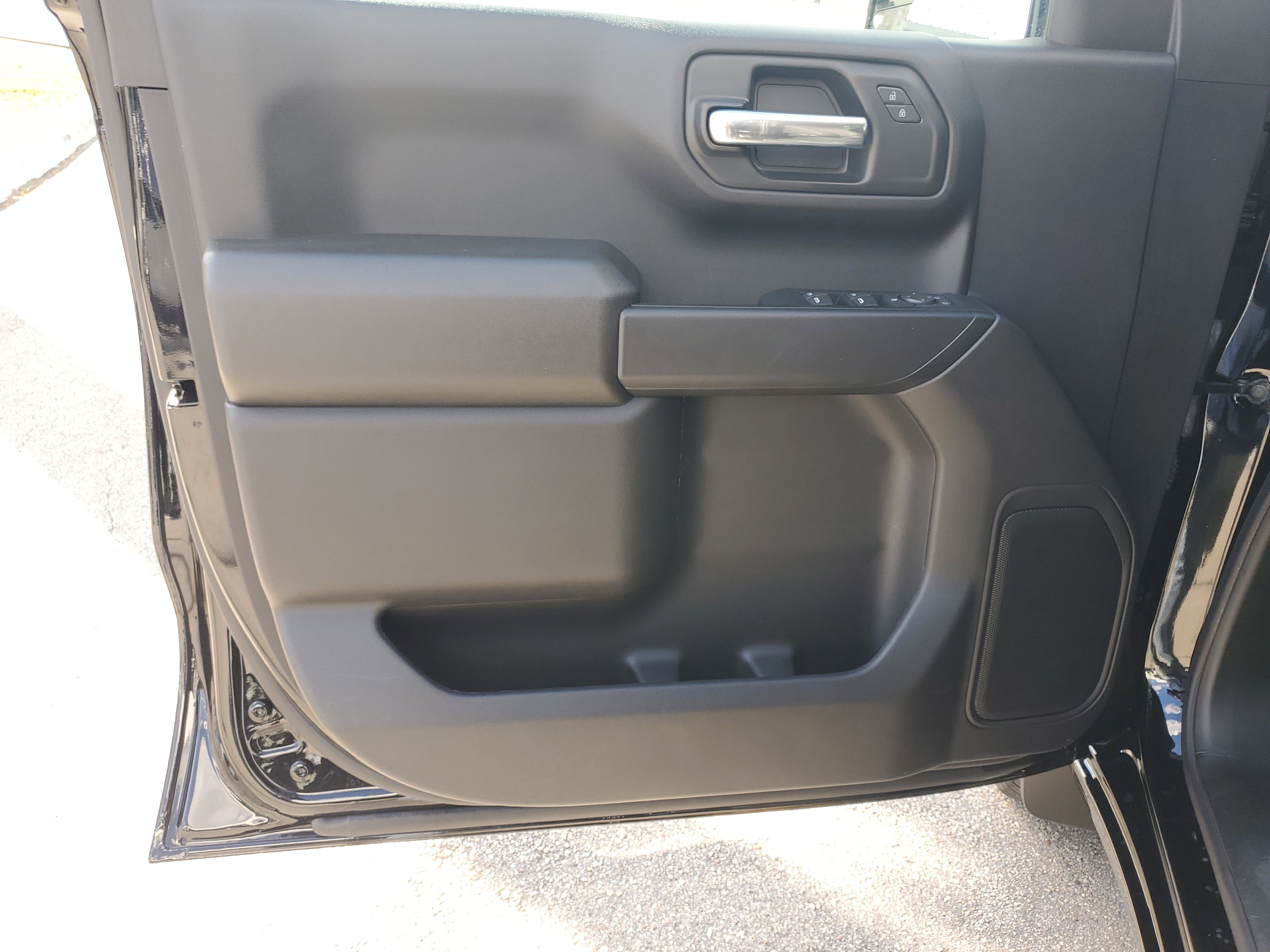 Used 2025 Chevrolet Silverado 1500 Custom image 25