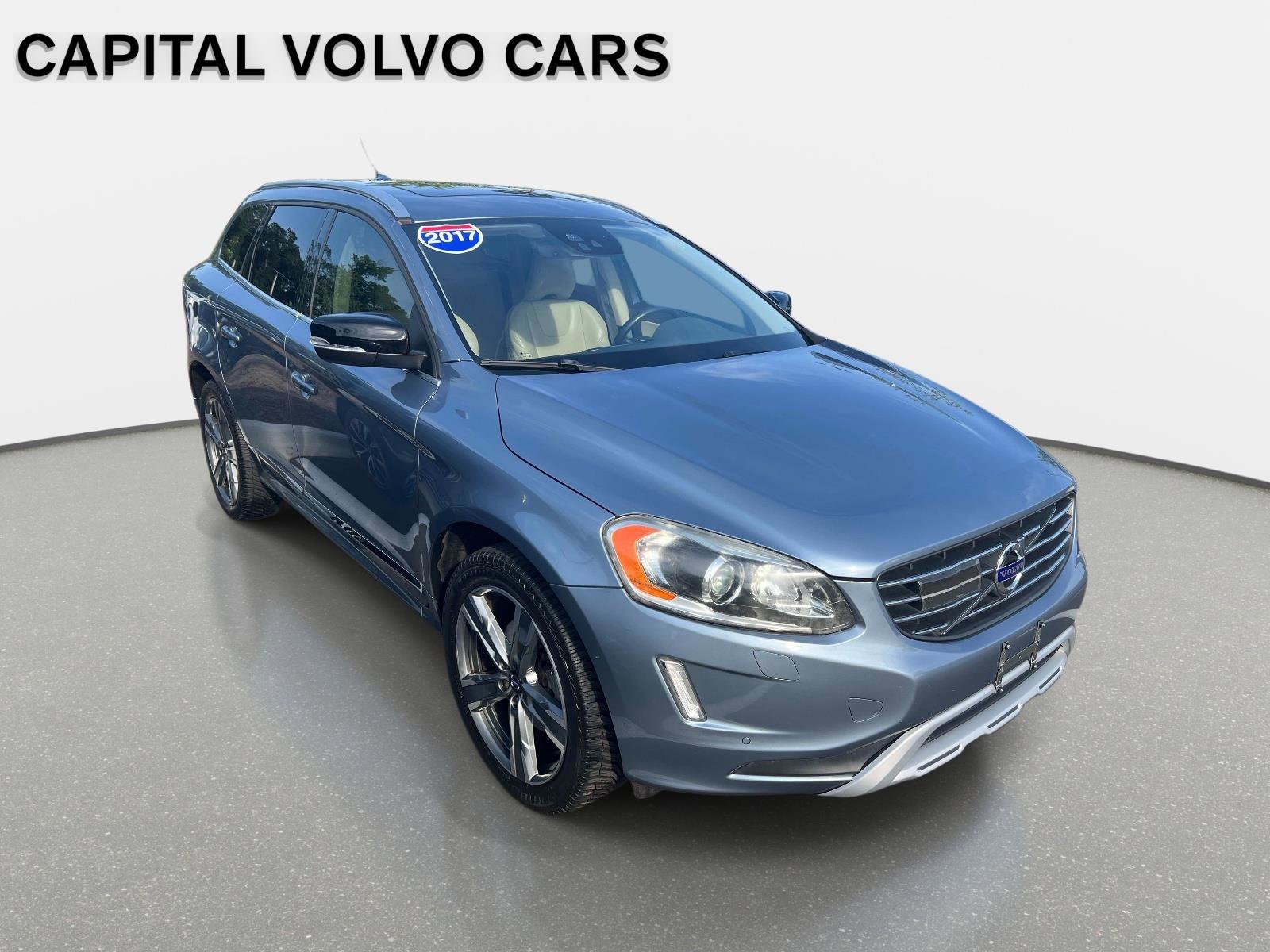 Used 2017 Volvo XC60 T5 Dynamic w/ Advanced Package FWD image 2