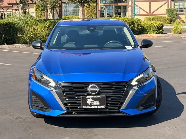 Used 2025 Nissan Altima 2.5 SV FWD image 3