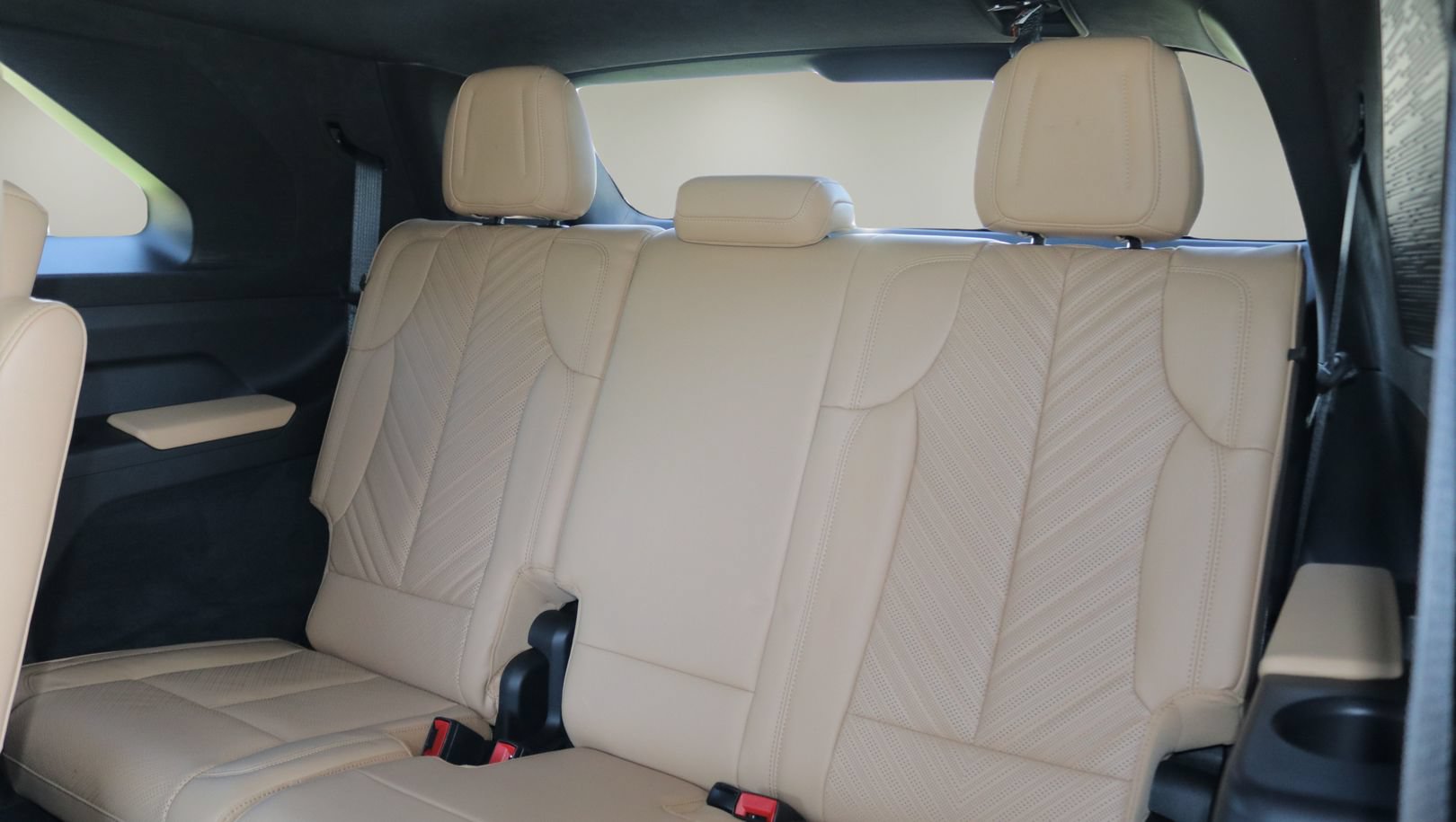 Certified 2026 Cadillac Escalade IQ Luxury 2 w/ LPO, Radiant Package AWD/4WD image 16