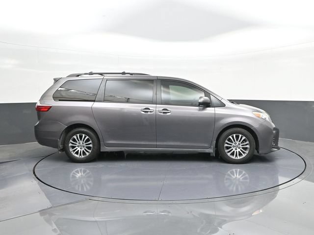 Used 2020 Toyota Sienna XLE FWD image 24
