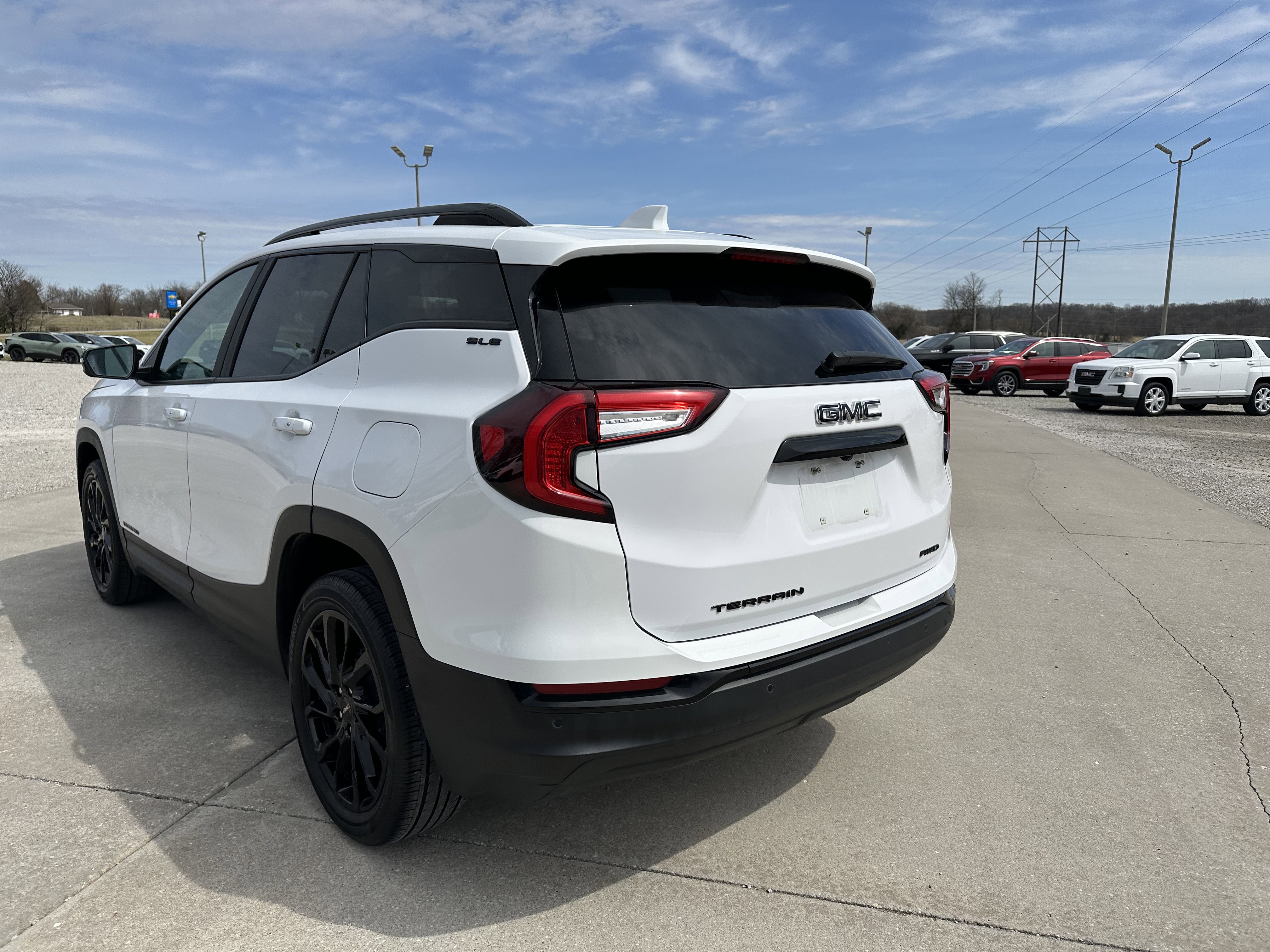 Used 2023 GMC Terrain SLE w/ Driver Convenience Package image 7